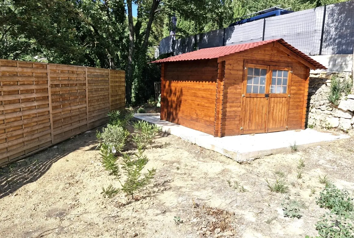 Terrain constructible de 580 m² à Salernes avec vue dégagée 