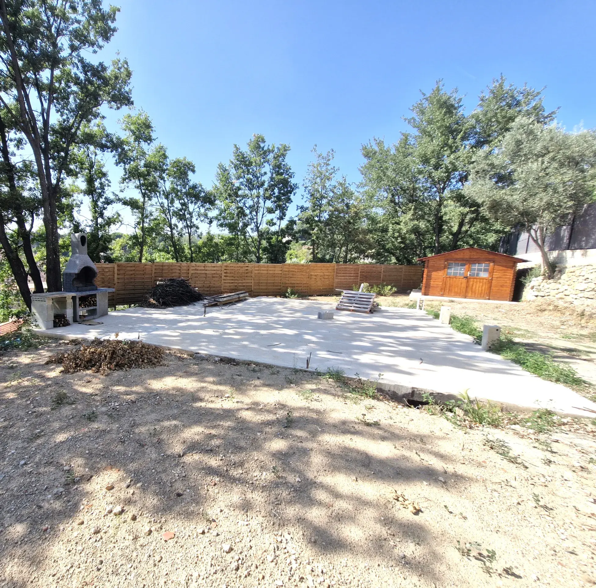 Terrain constructible de 580 m² à Salernes avec vue dégagée 