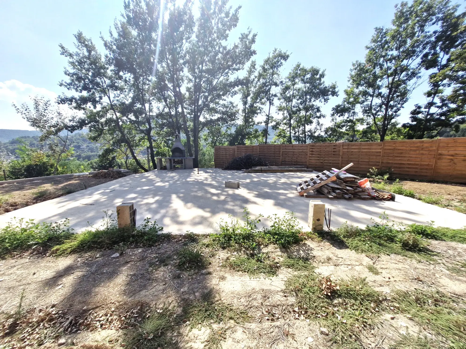 Terrain constructible de 580 m² à Salernes avec vue dégagée 