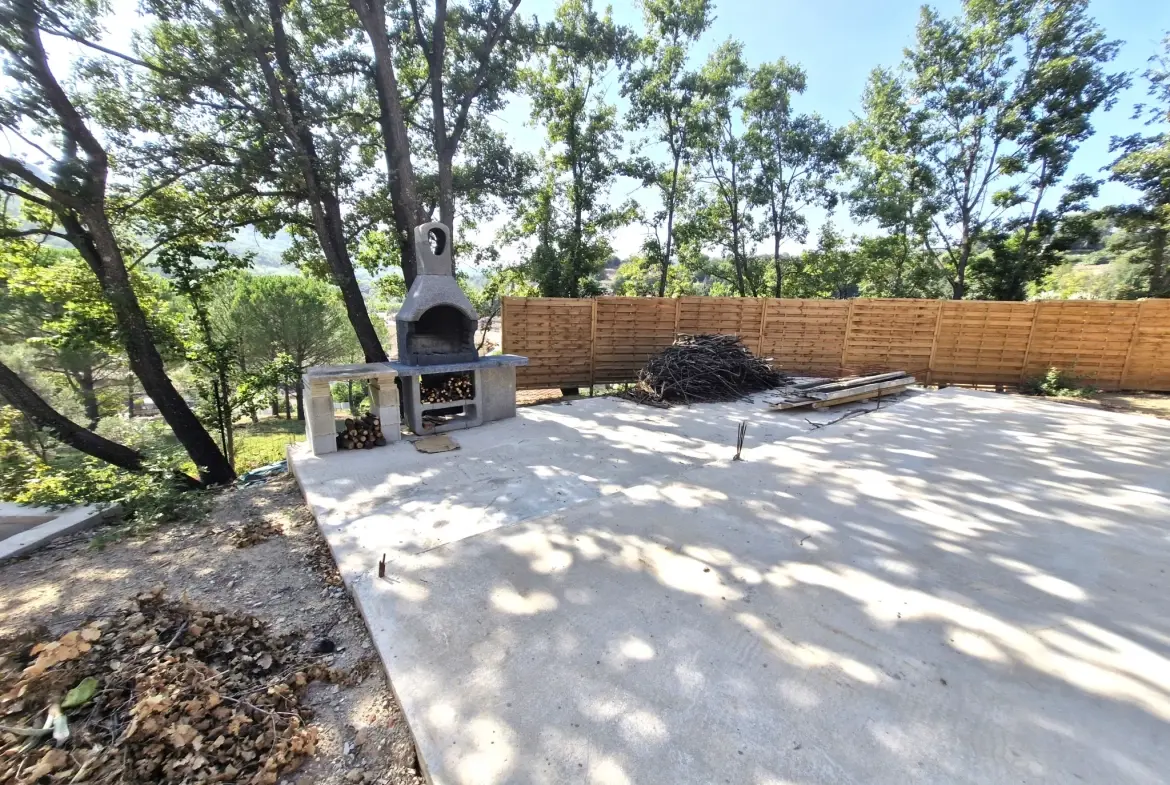 Terrain constructible de 580 m² à Salernes avec vue dégagée 