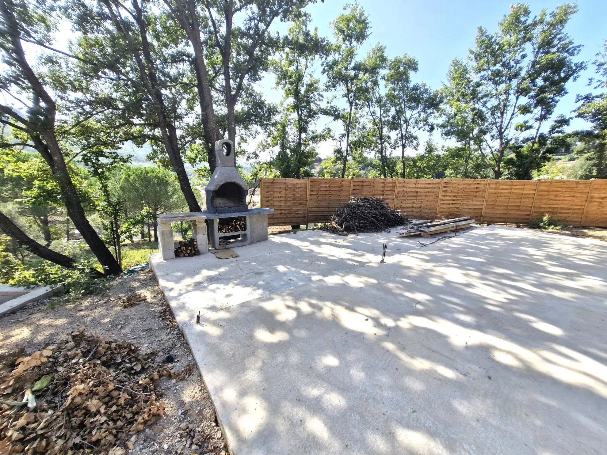 Terrain constructible de 580 m² à Salernes avec vue dégagée 