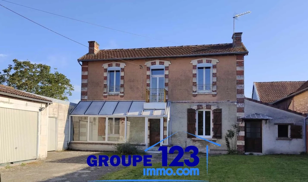 Belle maison de village avec jardin et garages près d'Aillant et Joigny
