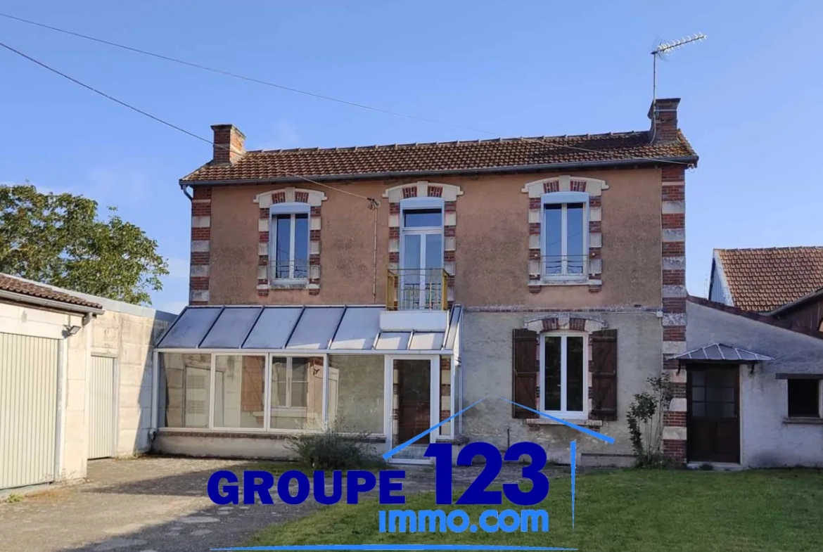 Belle maison de village avec jardin et garages près d'Aillant et Joigny 