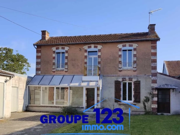 Belle maison de village avec jardin et garages près d'Aillant et Joigny