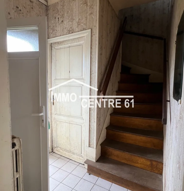 Maison en pierre à rénover de 90m² avec terrain de 2234m² à proximité de La Ferté-Macé 