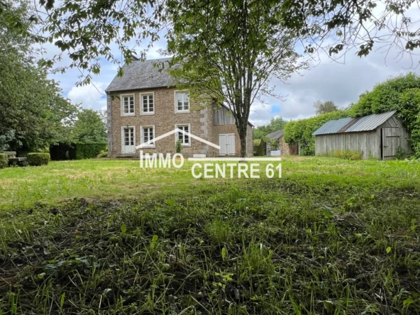 Maison en pierre à rénover de 90m² avec terrain de 2234m² à proximité de La Ferté-Macé