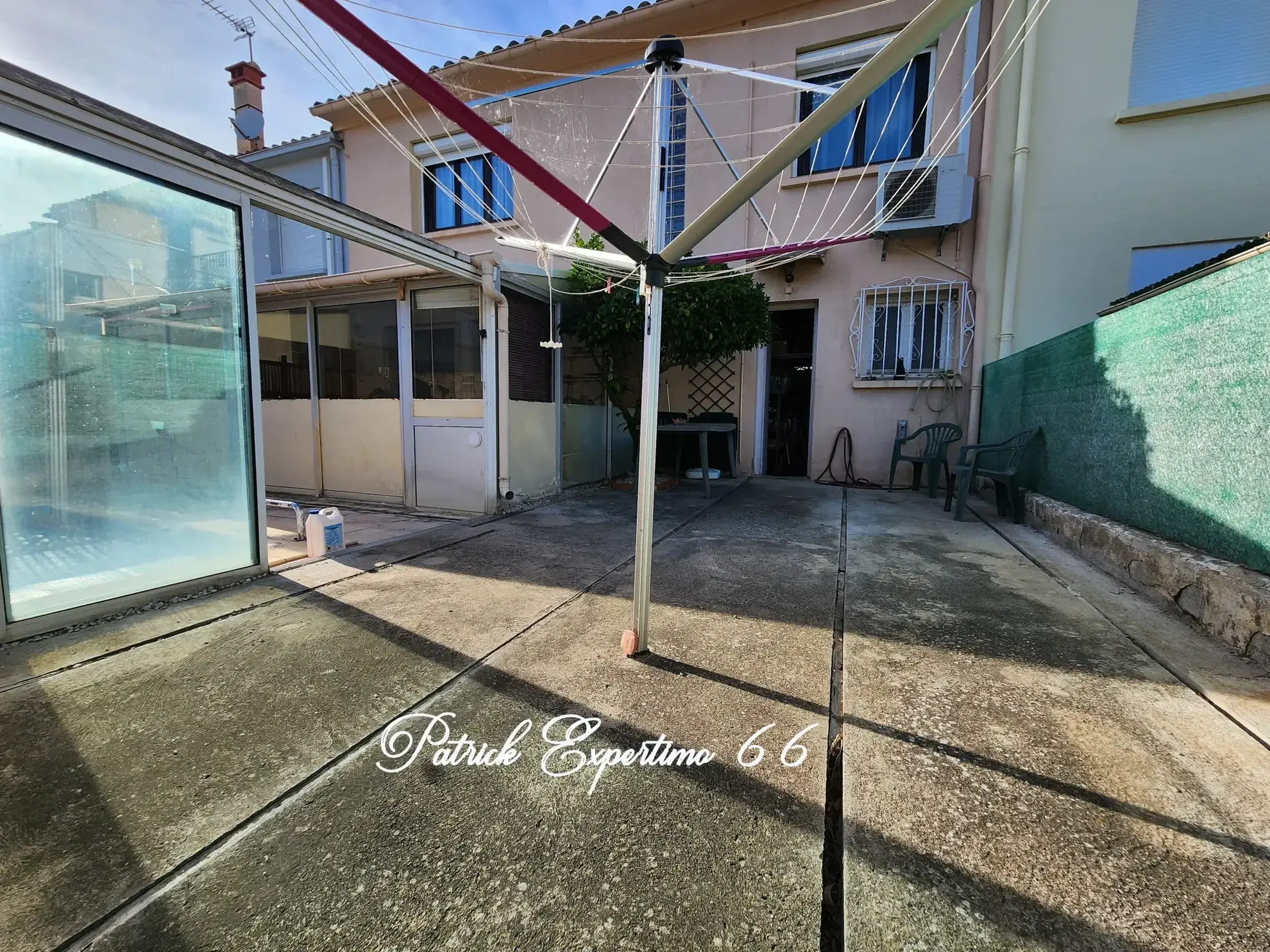 Maison à Perpignan de 115 m² avec piscine, jardin et grand garage - Opportunité d'investissement 