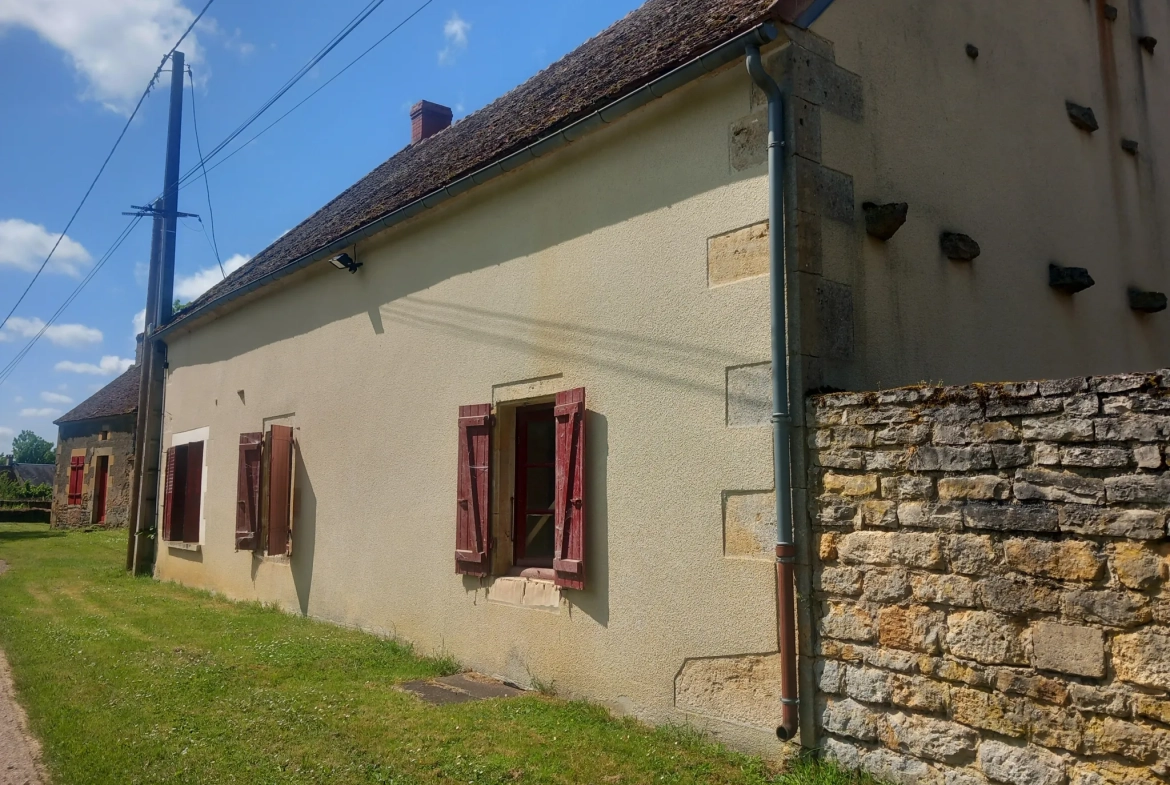 Fermette authentique à Lurcy-le-Bourg avec potentiel et vue panoramique 