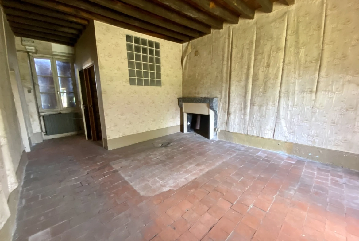 Fermette authentique à Lurcy-le-Bourg avec potentiel et vue panoramique 