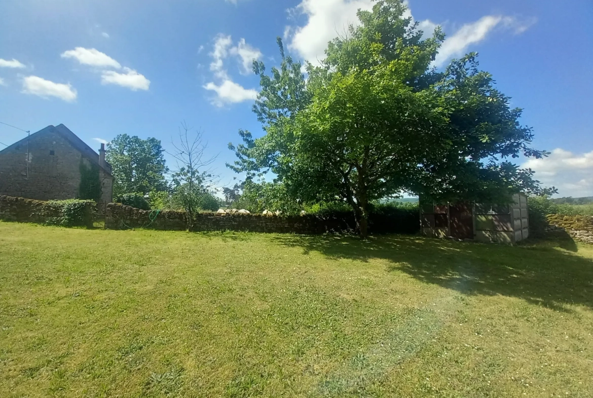 Fermette authentique à Lurcy-le-Bourg avec potentiel et vue panoramique 