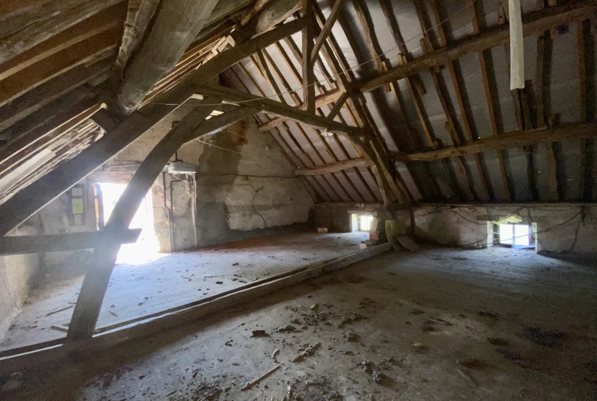 Fermette authentique à Lurcy-le-Bourg avec potentiel et vue panoramique 