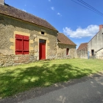 Fermette authentique à Lurcy-le-Bourg avec potentiel et vue panoramique
