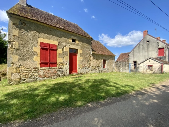 Fermette authentique à Lurcy-le-Bourg avec potentiel et vue panoramique