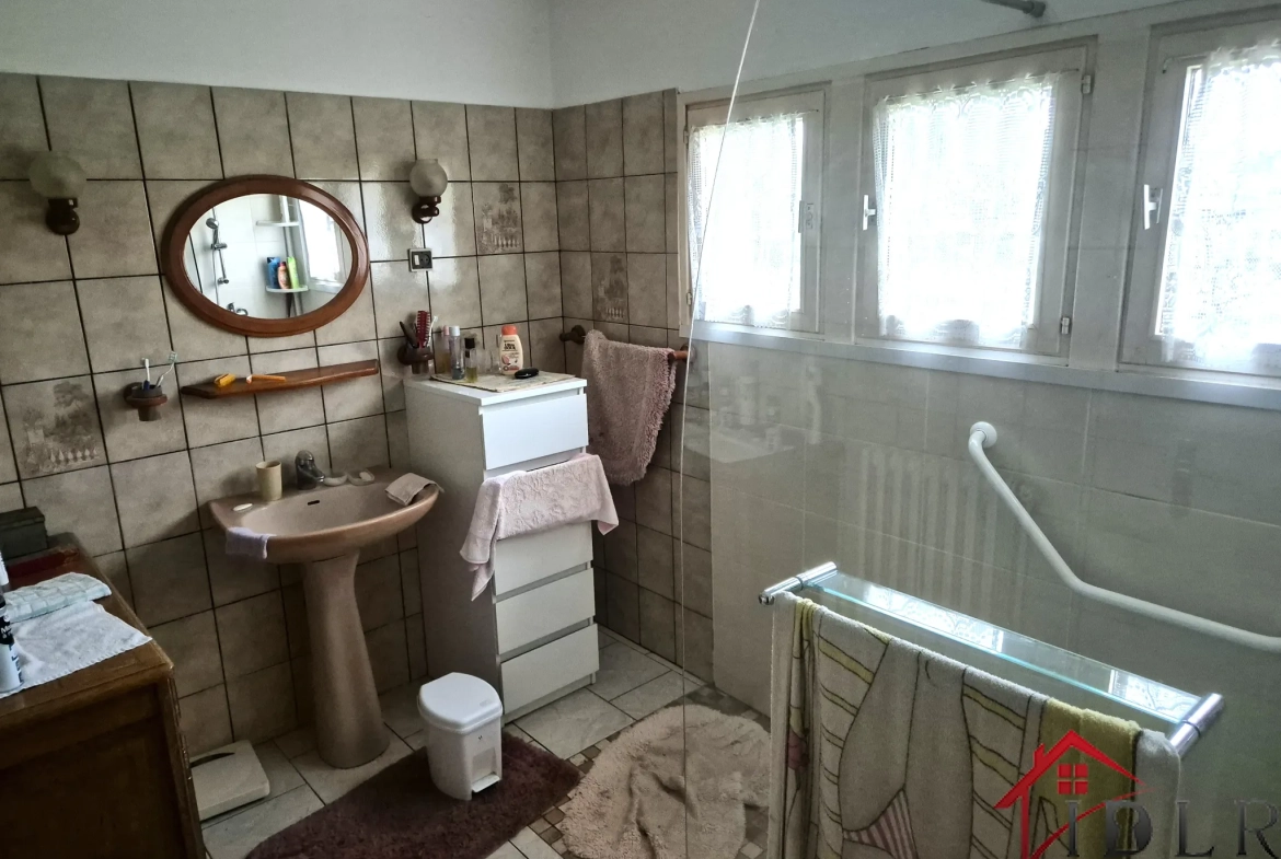 Maison à Bettancourt-la-Ferrée avec jardin de 1120 m², 2 chambres, à rénover 