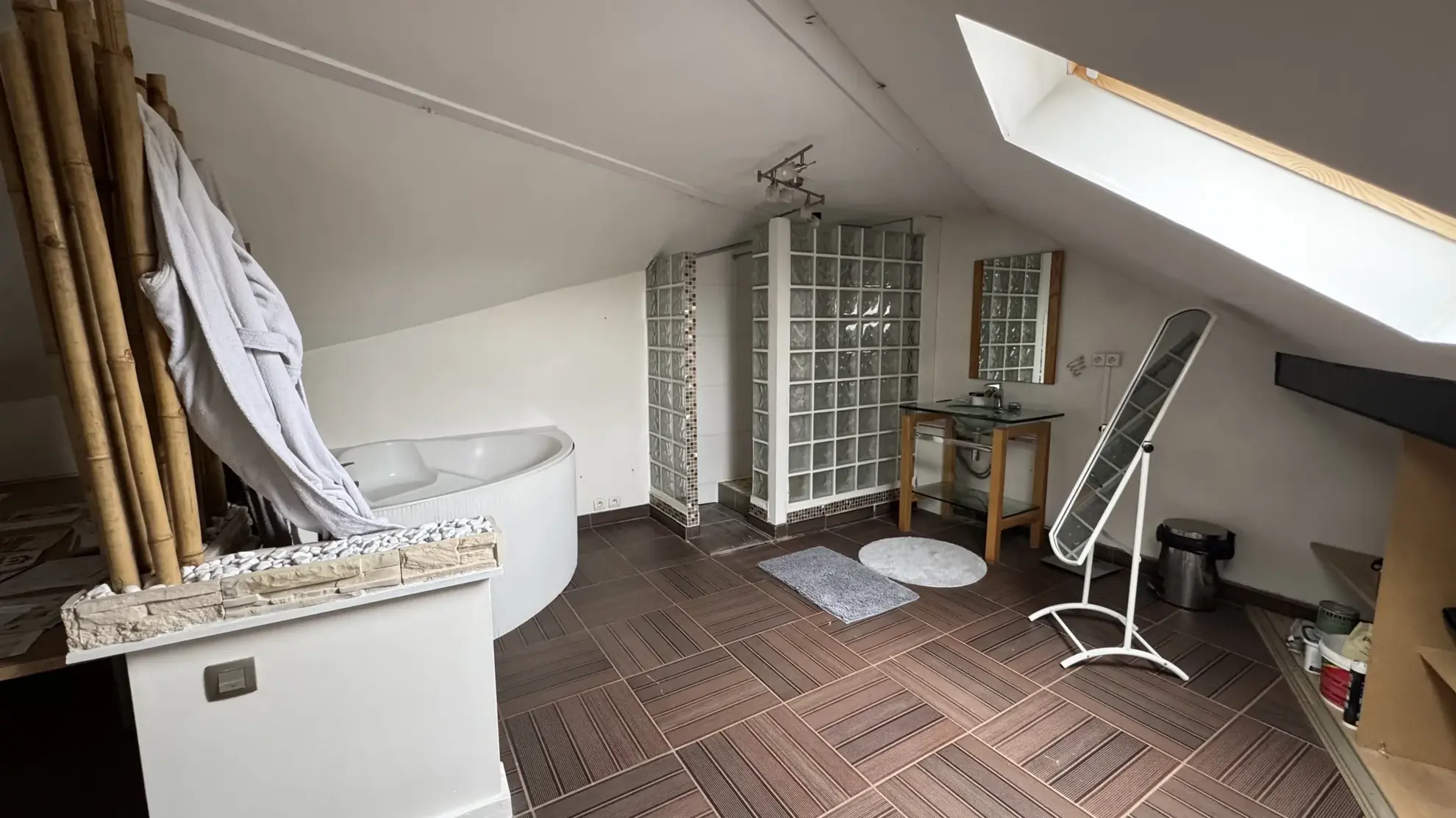 Loft lumineux de 156 m² à Wattrelos avec terrasse et garage haut de gamme 