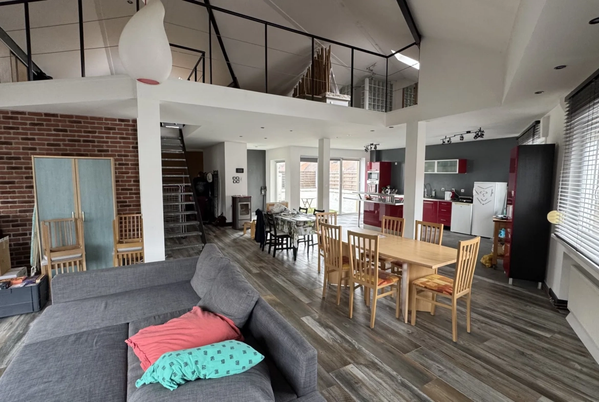 Loft lumineux de 156 m² à Wattrelos avec terrasse et garage haut de gamme 
