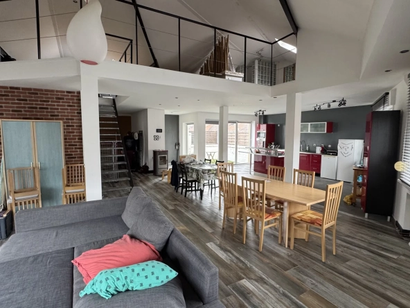 Loft lumineux de 156 m² à Wattrelos avec terrasse et garage haut de gamme
