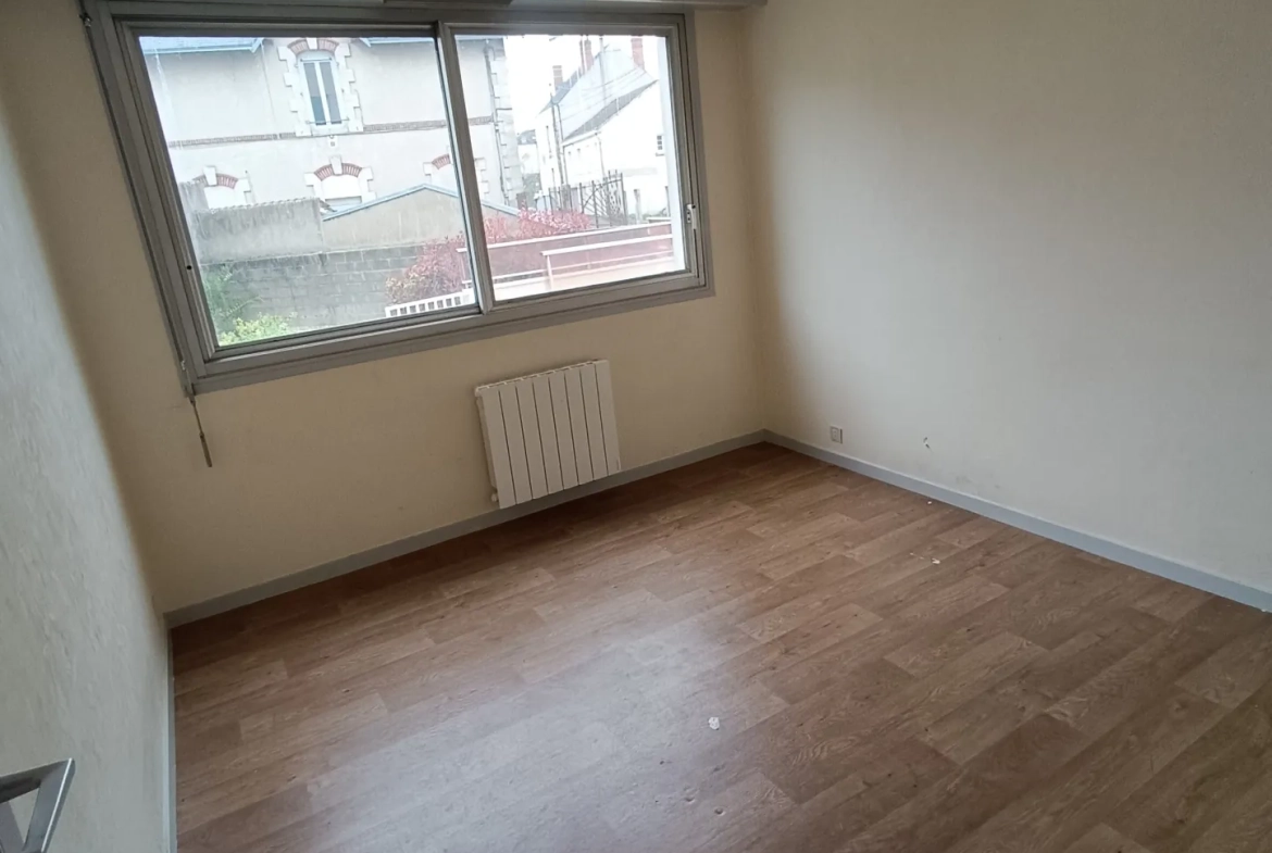 Appartement F3 lumineux avec balcon, cave et parking à Vierzon 