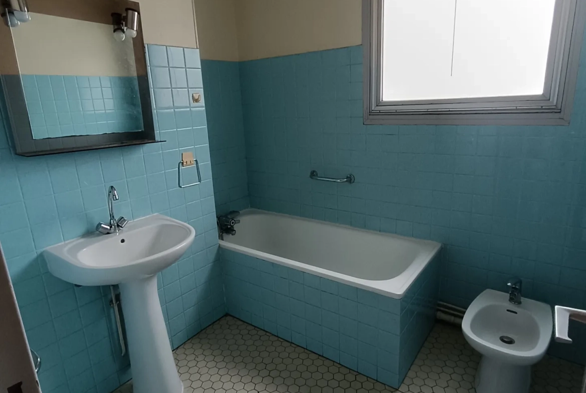 Appartement F3 lumineux avec balcon, cave et parking à Vierzon 