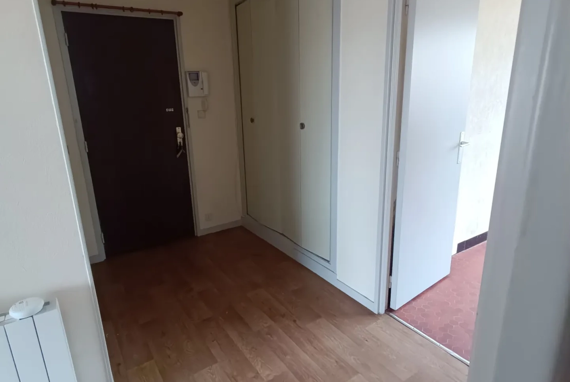 Appartement F3 lumineux avec balcon, cave et parking à Vierzon 