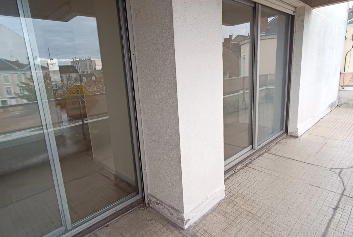 Appartement F3 lumineux avec balcon, cave et parking à Vierzon 