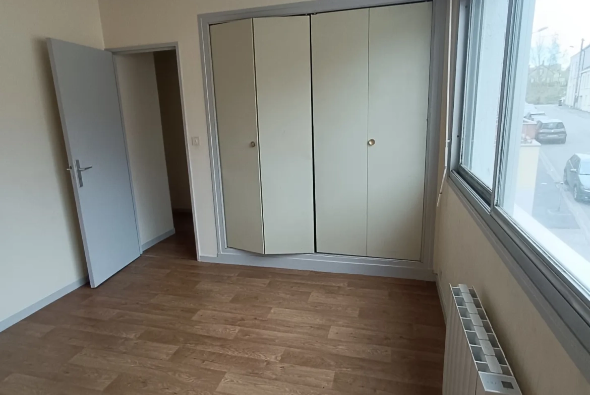 Appartement F3 lumineux avec balcon, cave et parking à Vierzon 