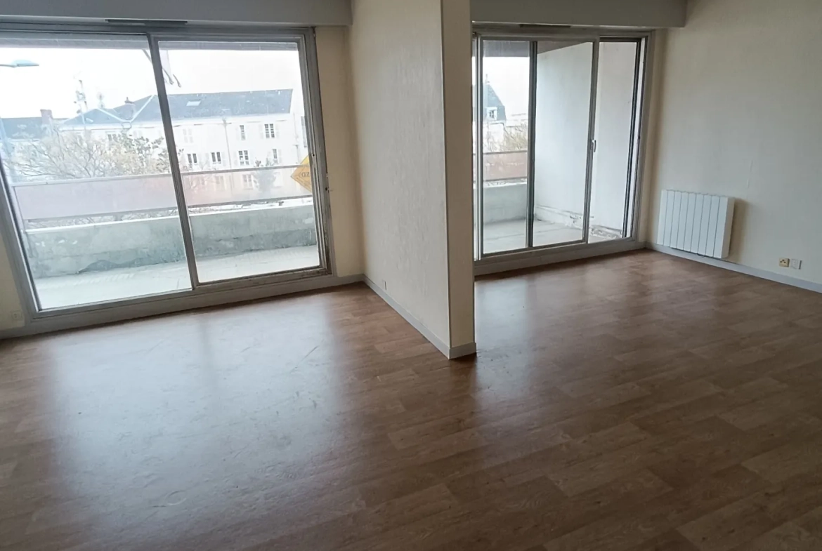 Appartement F3 lumineux avec balcon, cave et parking à Vierzon 