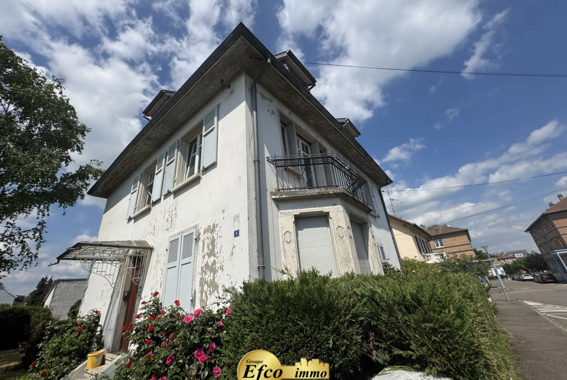 Appartement duplex à rénover à St Louis - 76 m² avec deux chambres 