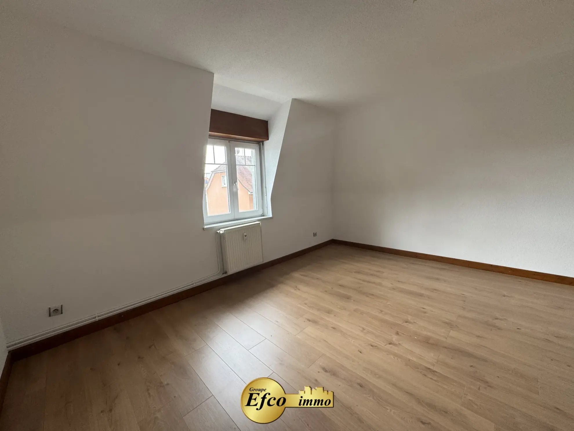 Appartement duplex à rénover à St Louis - 76 m² avec deux chambres 