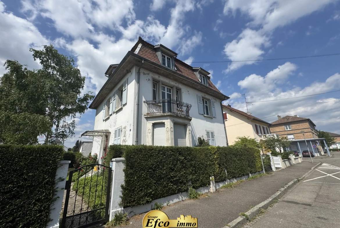 Appartement duplex à rénover à St Louis - 76 m² avec deux chambres 