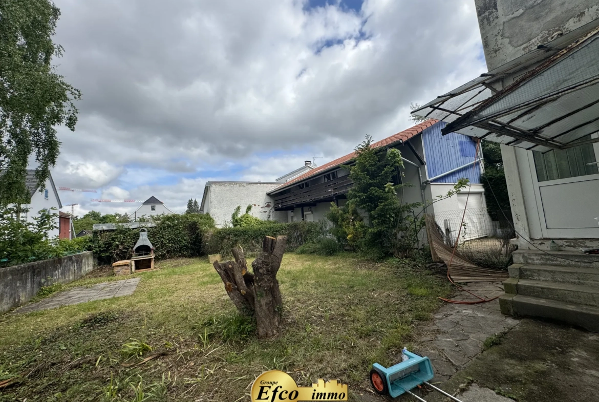 Appartement duplex à rénover à St Louis - 76 m² avec deux chambres 