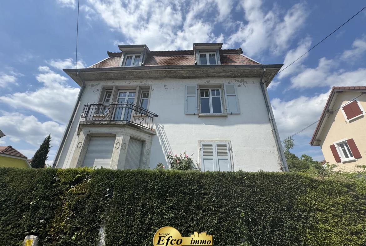 Appartement duplex à rénover à St Louis - 76 m² avec deux chambres 