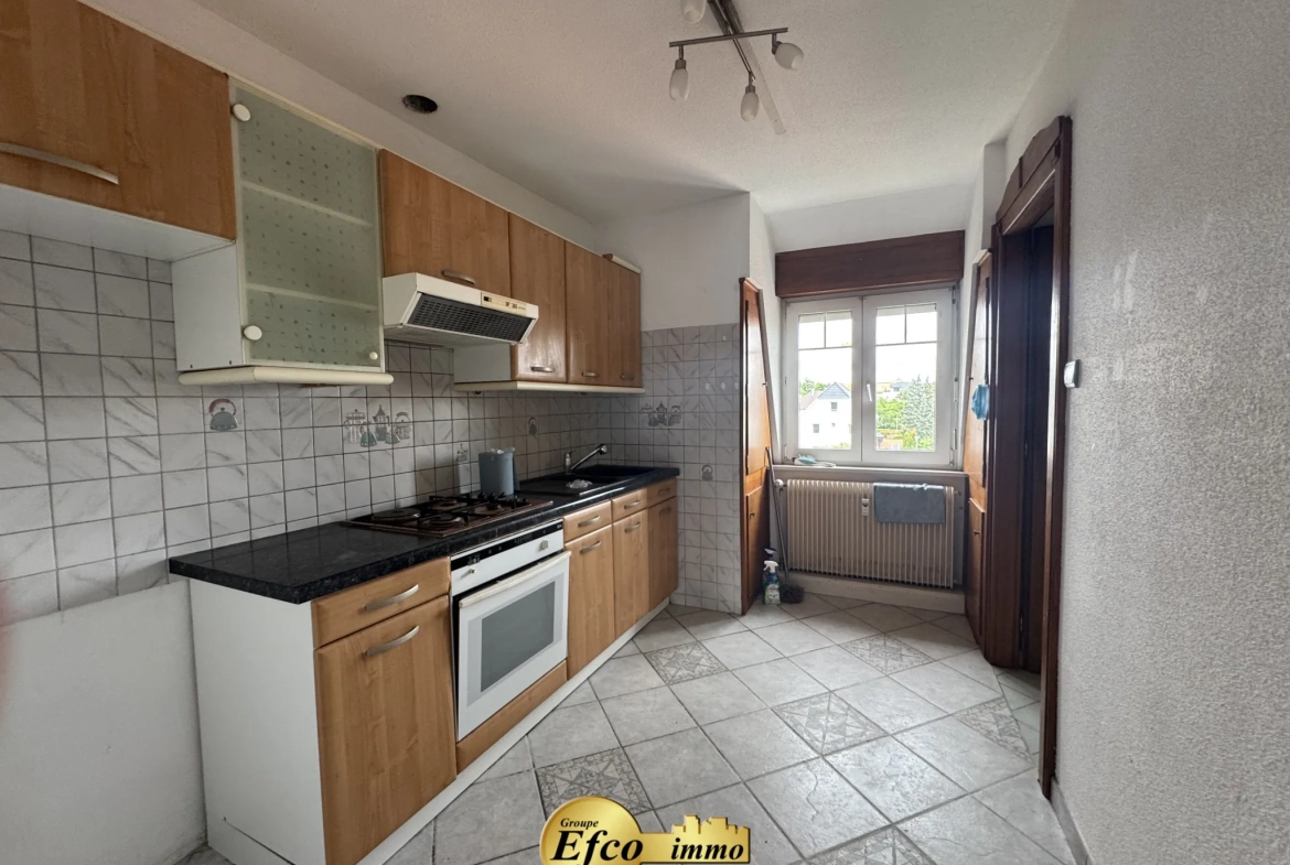 Appartement duplex à rénover à St Louis - 76 m² avec deux chambres 