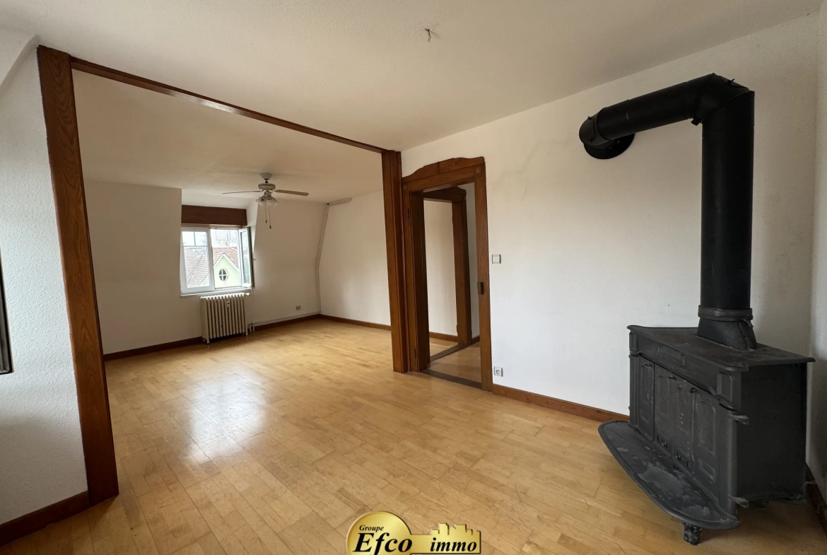 Appartement duplex à rénover à St Louis - 76 m² avec deux chambres 