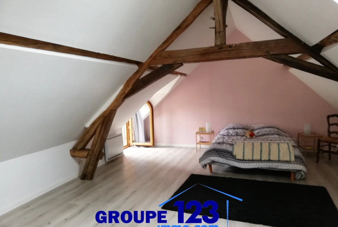 Charmante maison de plain-pied avec jardin dans un village proche de Paris 