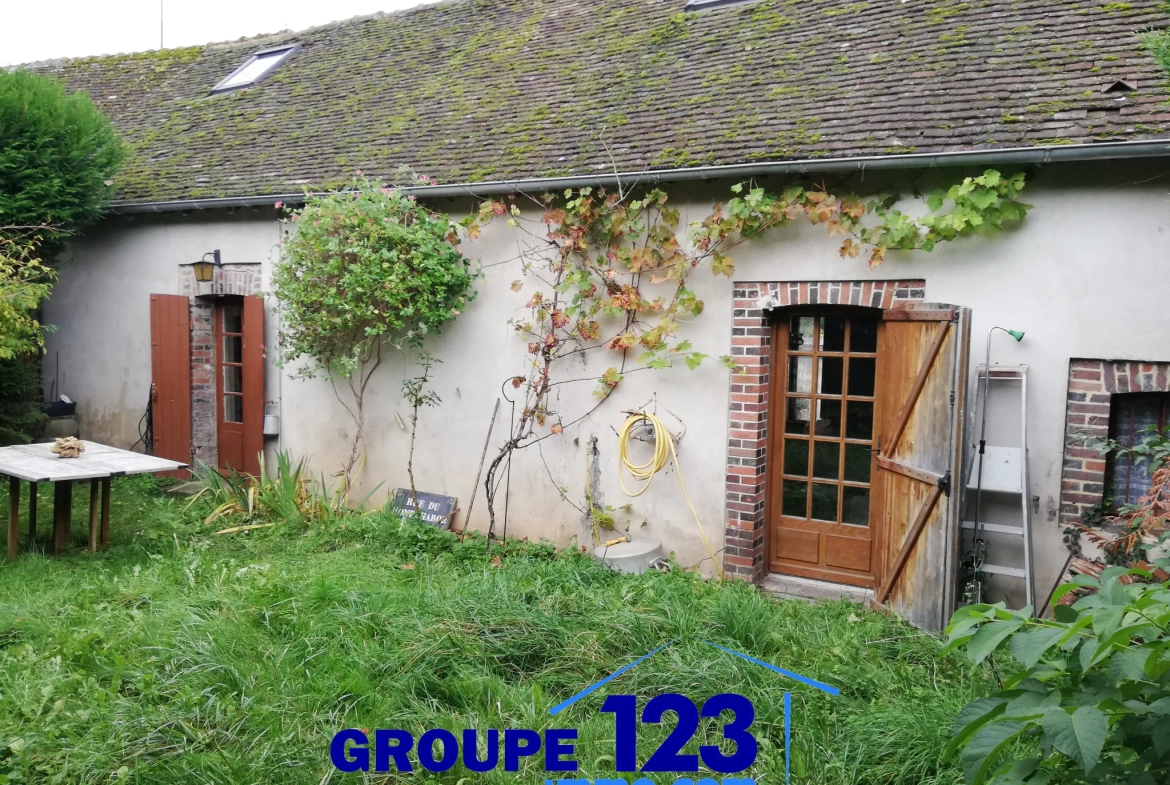 Charmante maison de plain-pied avec jardin dans un village proche de Paris 