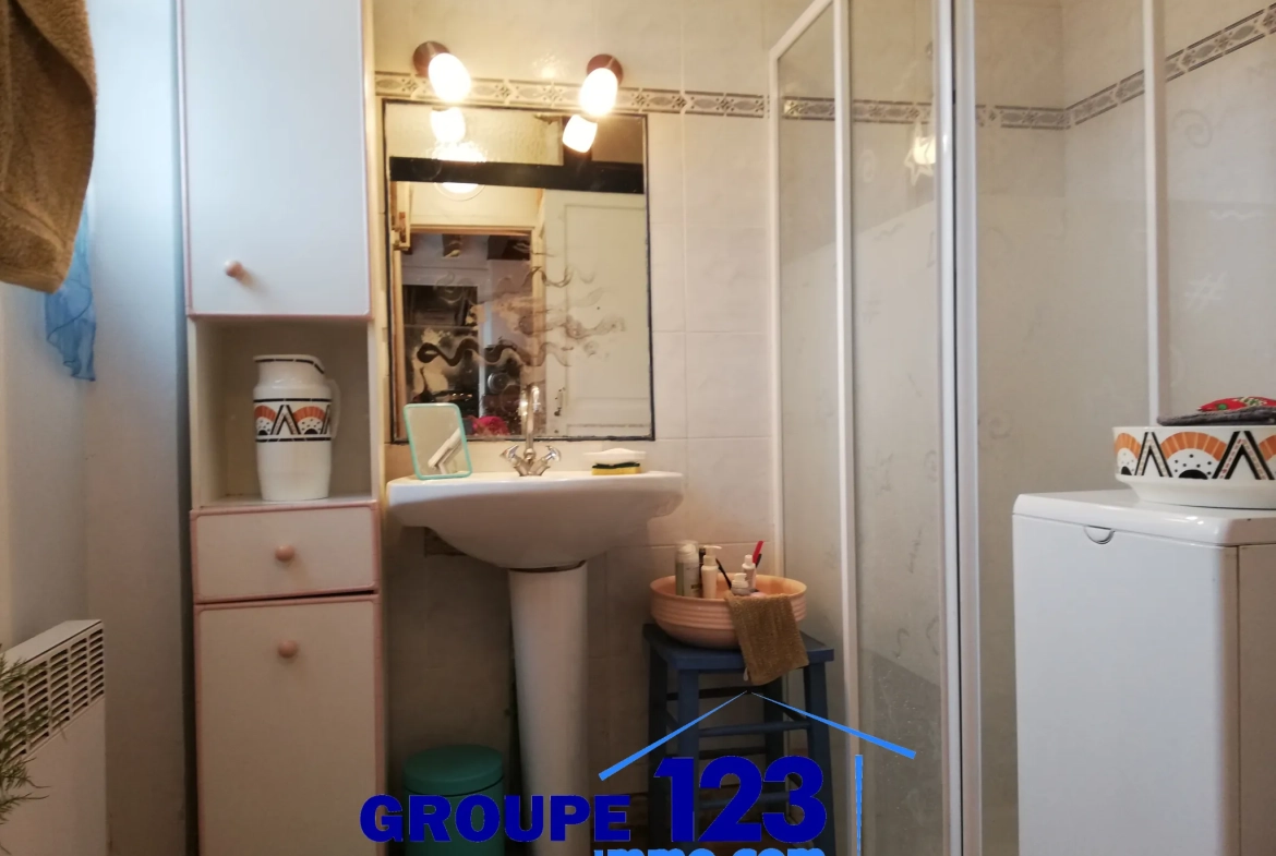 Charmante maison de plain-pied avec jardin dans un village proche de Paris 