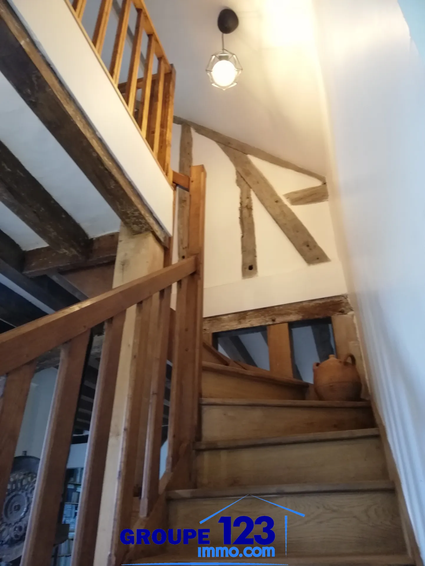 Charmante maison de plain-pied avec jardin dans un village proche de Paris 
