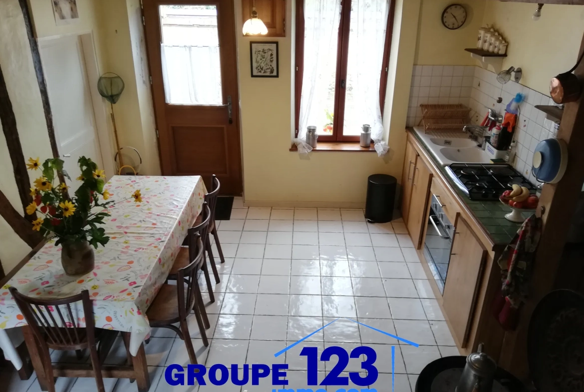 Charmante maison de plain-pied avec jardin dans un village proche de Paris 