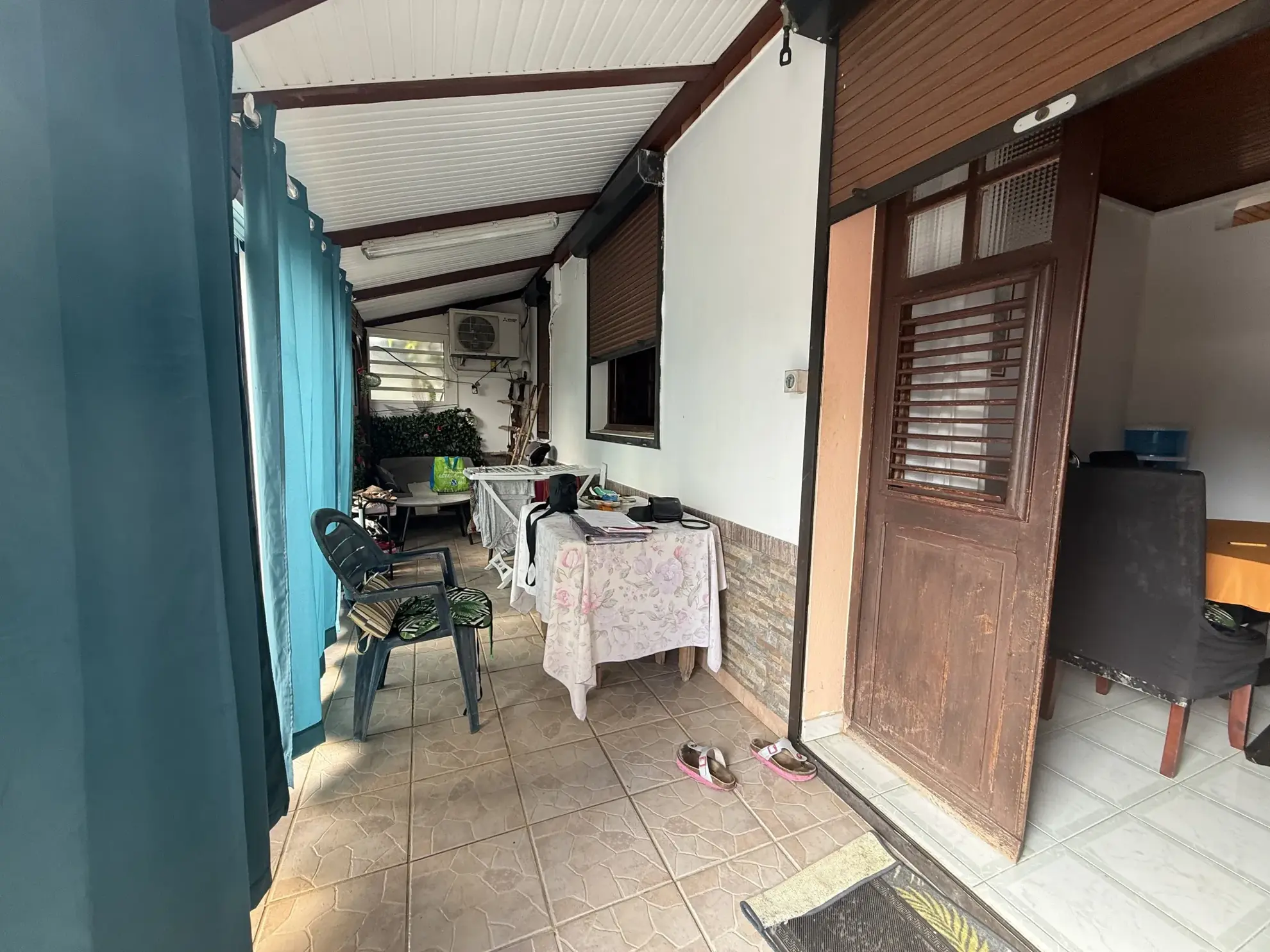 Appartement F3 à vendre à Ducos avec jardin, 2 chambres, terrasse et stationnement sécurisé 