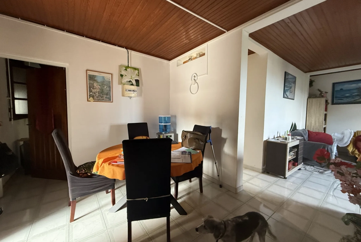 Appartement F3 à vendre à Ducos avec jardin, 2 chambres, terrasse et stationnement sécurisé 