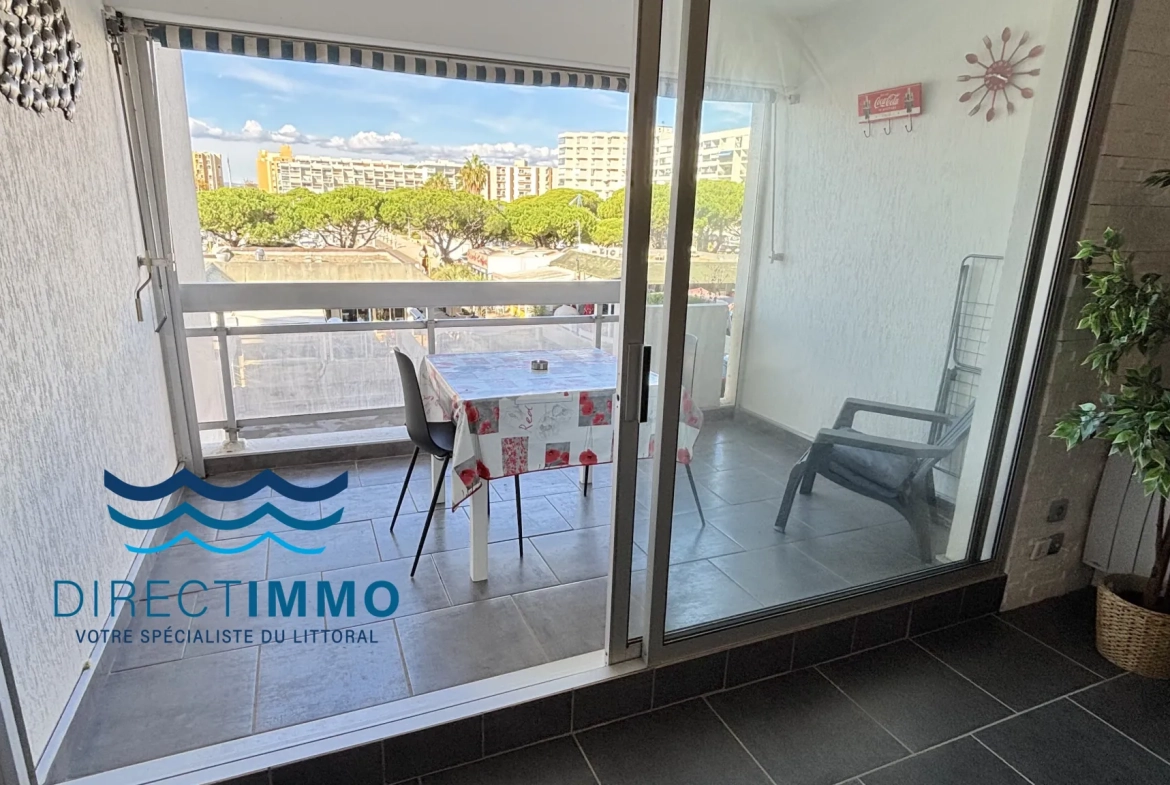 Appartement F2 rénové avec terrasse et vue port à Carnon-Plage 