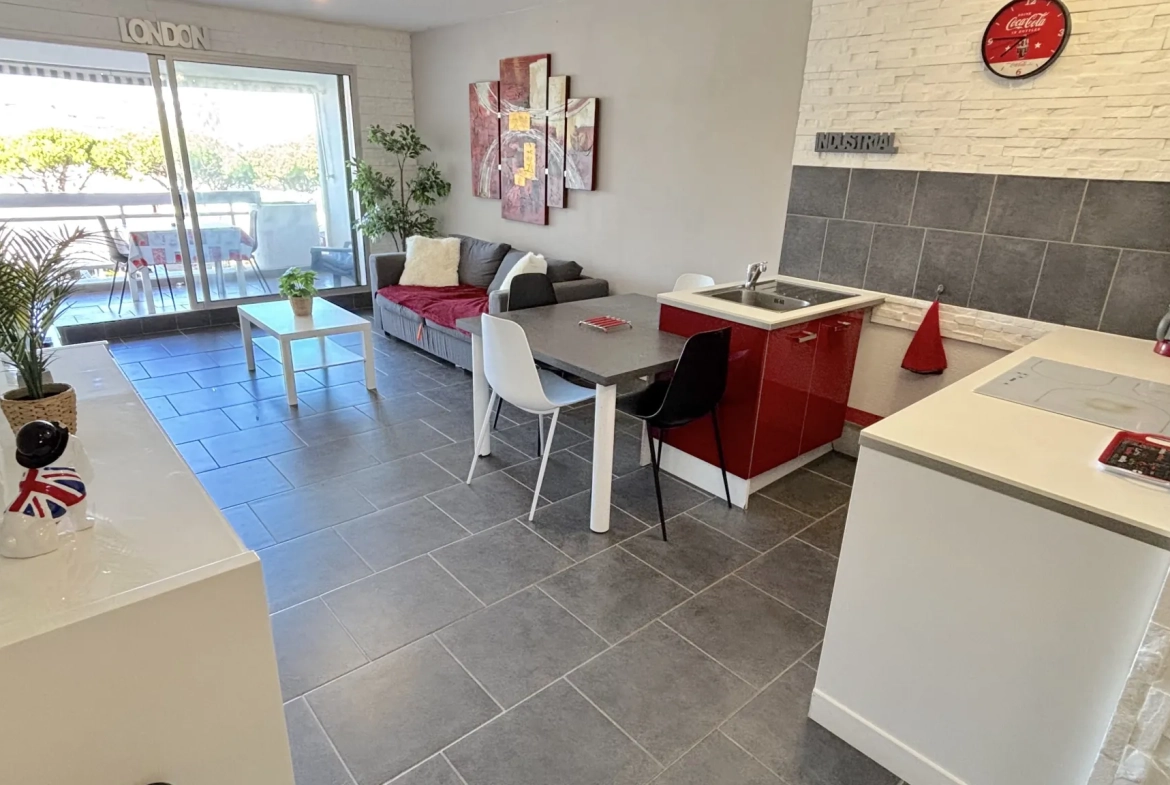 Appartement F2 rénové avec terrasse et vue port à Carnon-Plage 