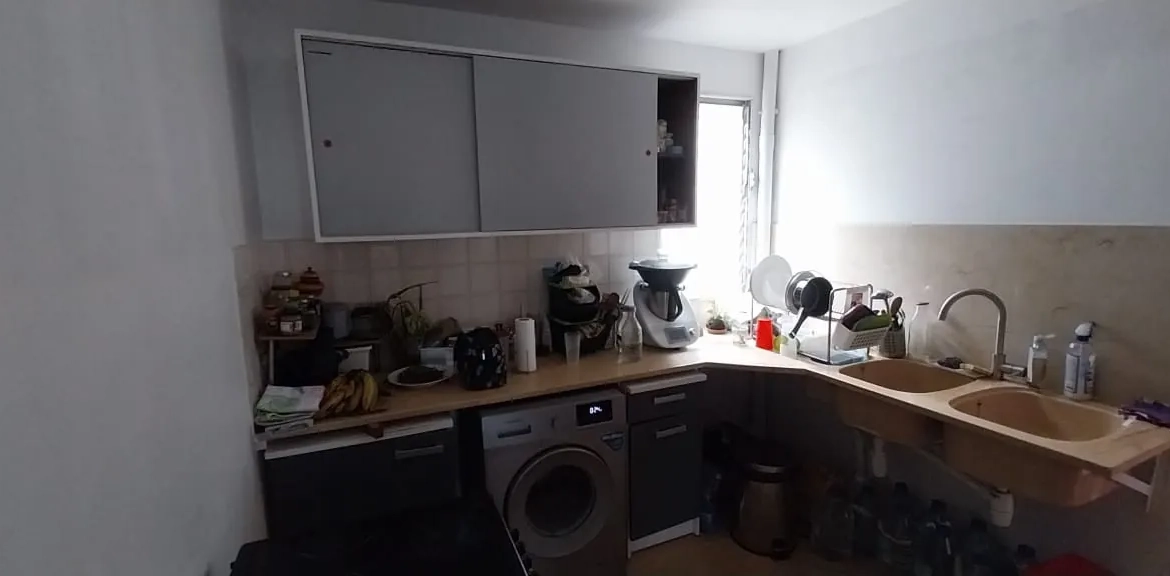 Appartement F3 loué avec loggia et parking à Fort-de-France - Secteur calme 