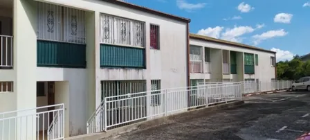 Appartement F3 loué avec loggia et parking à Fort-de-France - Secteur calme 