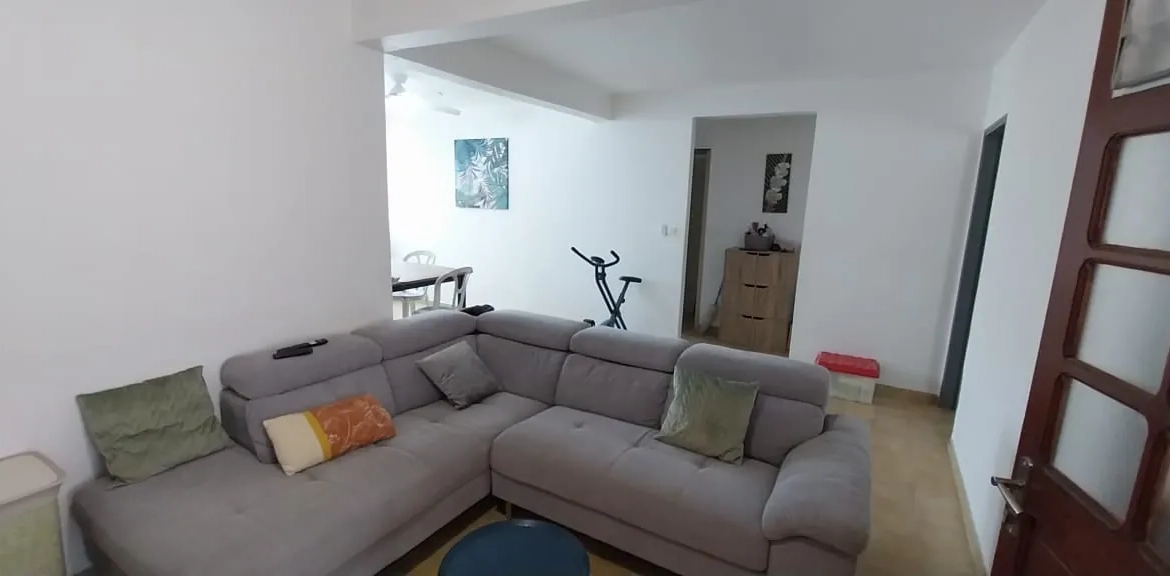 Appartement F3 loué avec loggia et parking à Fort-de-France - Secteur calme 