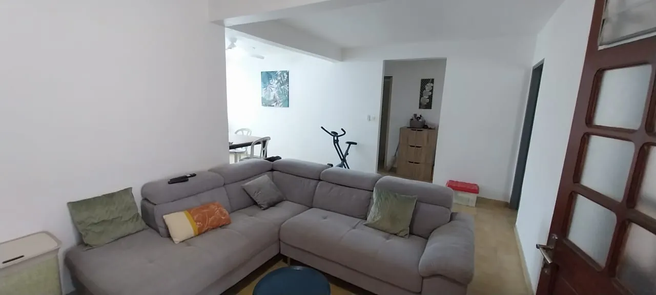 Appartement F3 loué avec loggia et parking à Fort-de-France - Secteur calme 