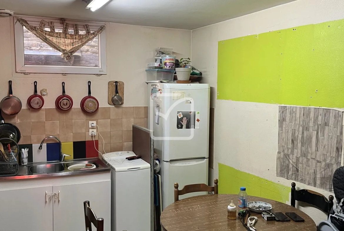 Immeuble de rapport à vendre à Allassac avec local commercial et appartement loué 