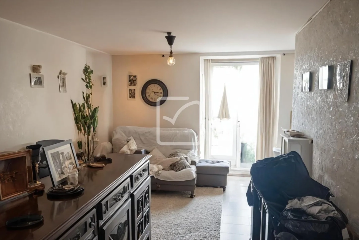 Immeuble de rapport à vendre à Allassac avec local commercial et appartement loué 
