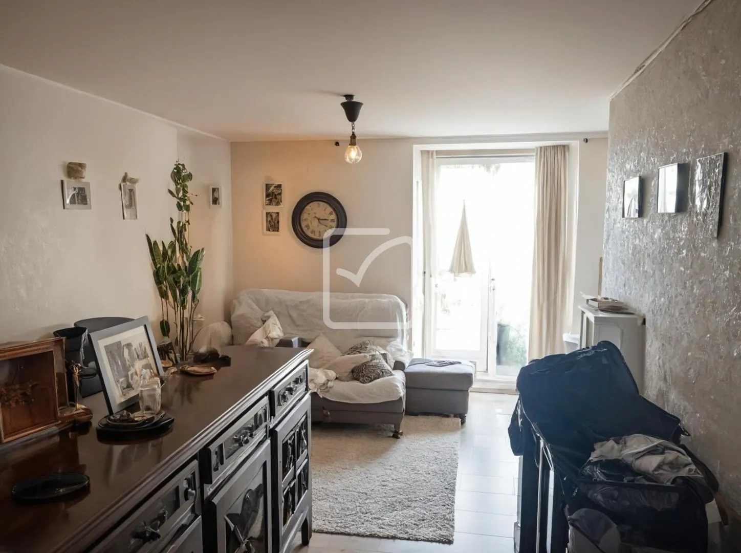 Immeuble de rapport à vendre à Allassac avec local commercial et appartement loué 